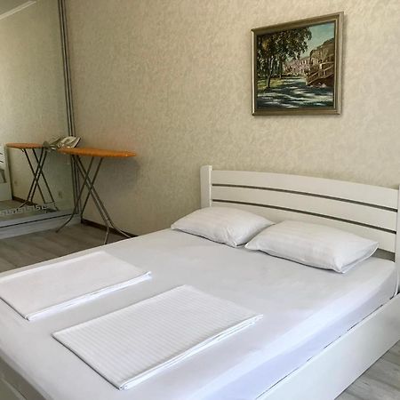 Apartments & Vernissage On Kostandi オデッサ エクステリア 写真
